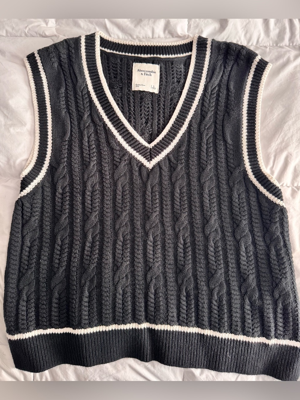 Abercrombie & Fitch V-Neck Sweater Vest